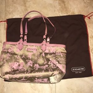 COACH bag/purse pink excellent condition like new